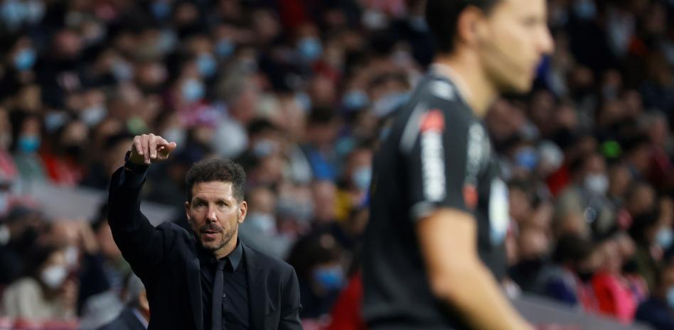 Simeone: “Si el equipo tiene equilibrio pueden jugar Joao, Suárez y Griezmann”